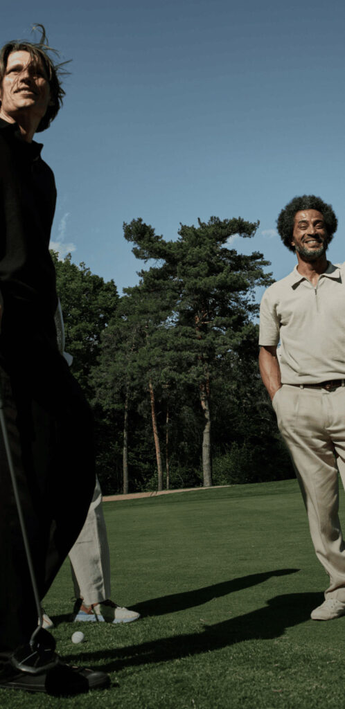 From left to right – Michael Noser, two golfers and Olivier Widrig standing on the green, all holding The Maker