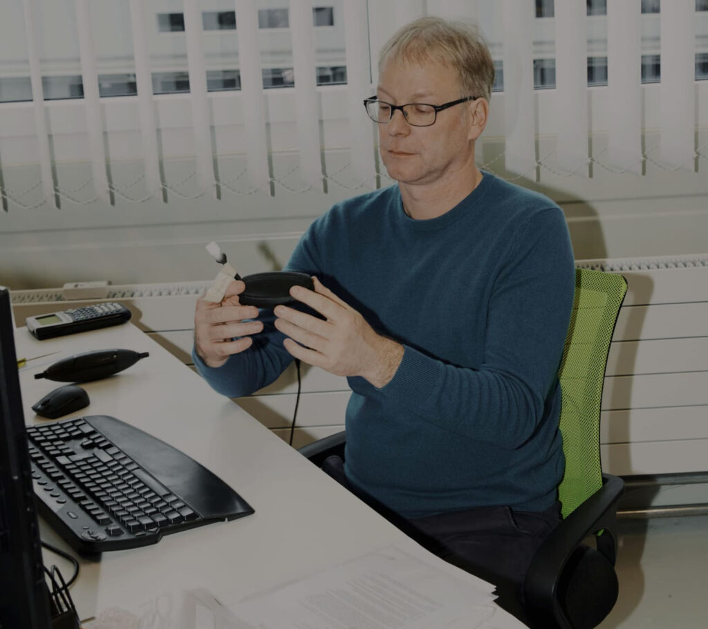 Daniel Hüsler in seinem Büro.