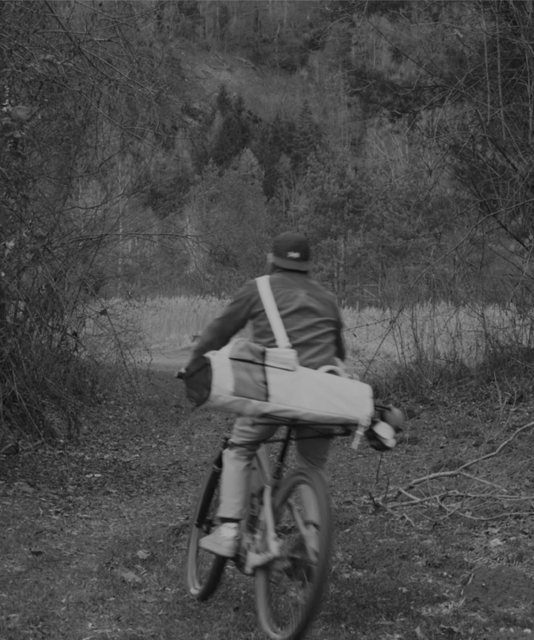 Olivier Widrig rides his bicycle with the Golfyr bag around his neck