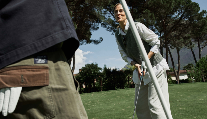 Woman having fun playing golf (1)